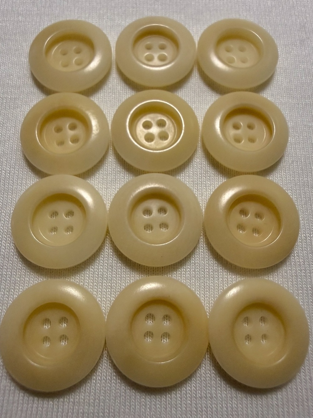 EVUC 1/2 Inch Plastic Matte Classic Cream 4-Hole Buttons - 12 Pack